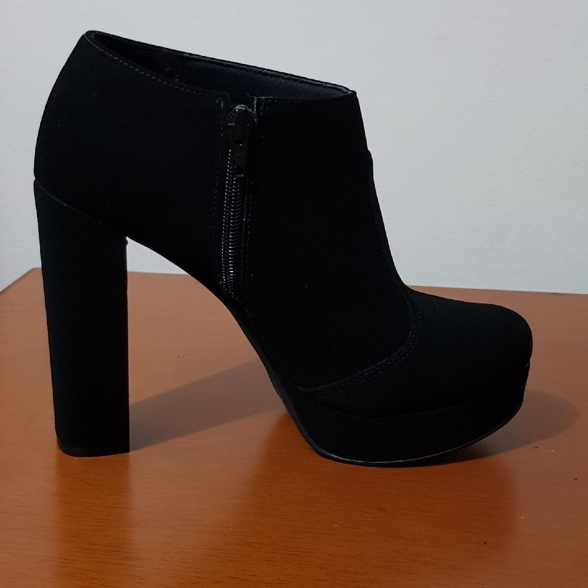 bota satinato preta