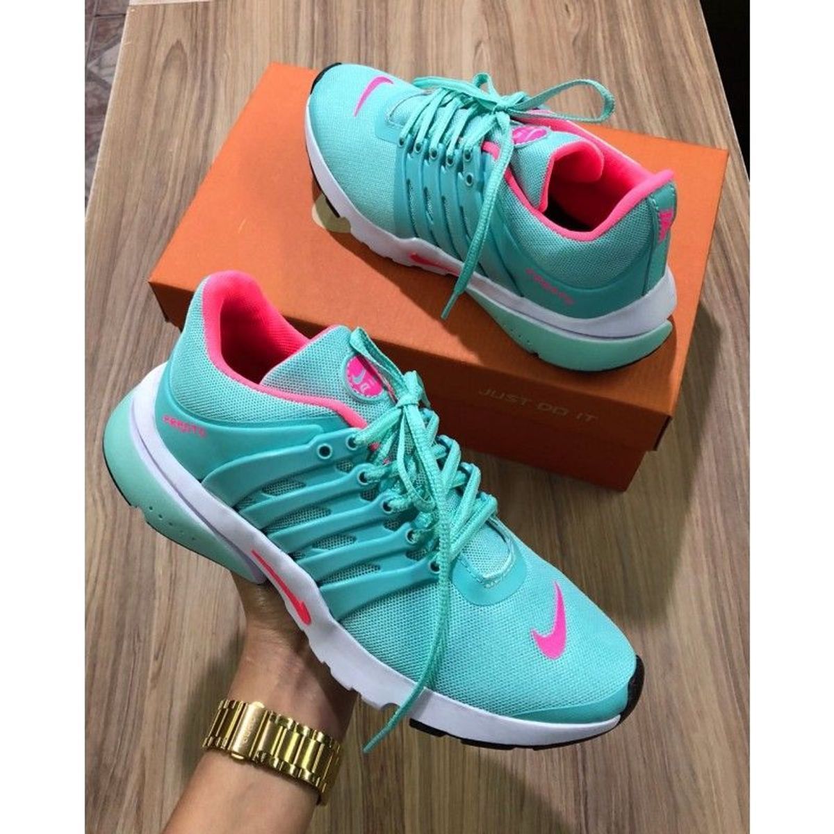 tenis nike rosa e azul