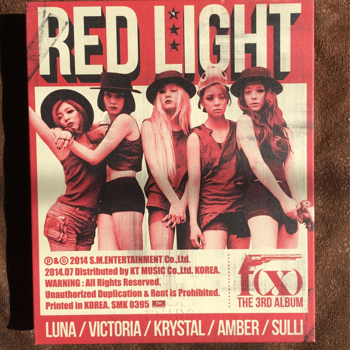 f(x) / Sleepy Red Cats Light Ver.【トレカ付き】