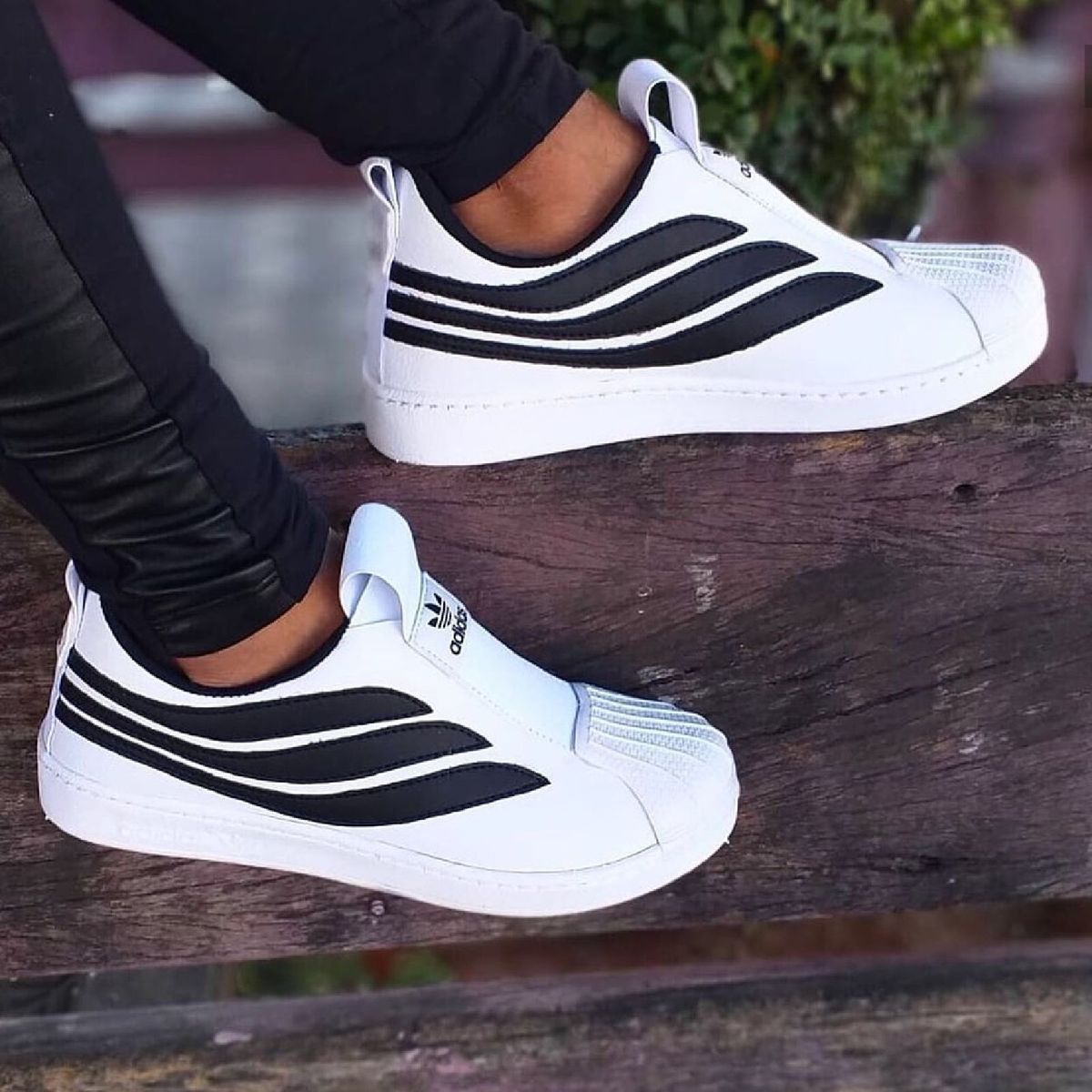 tenis feminino adidas branco e preto