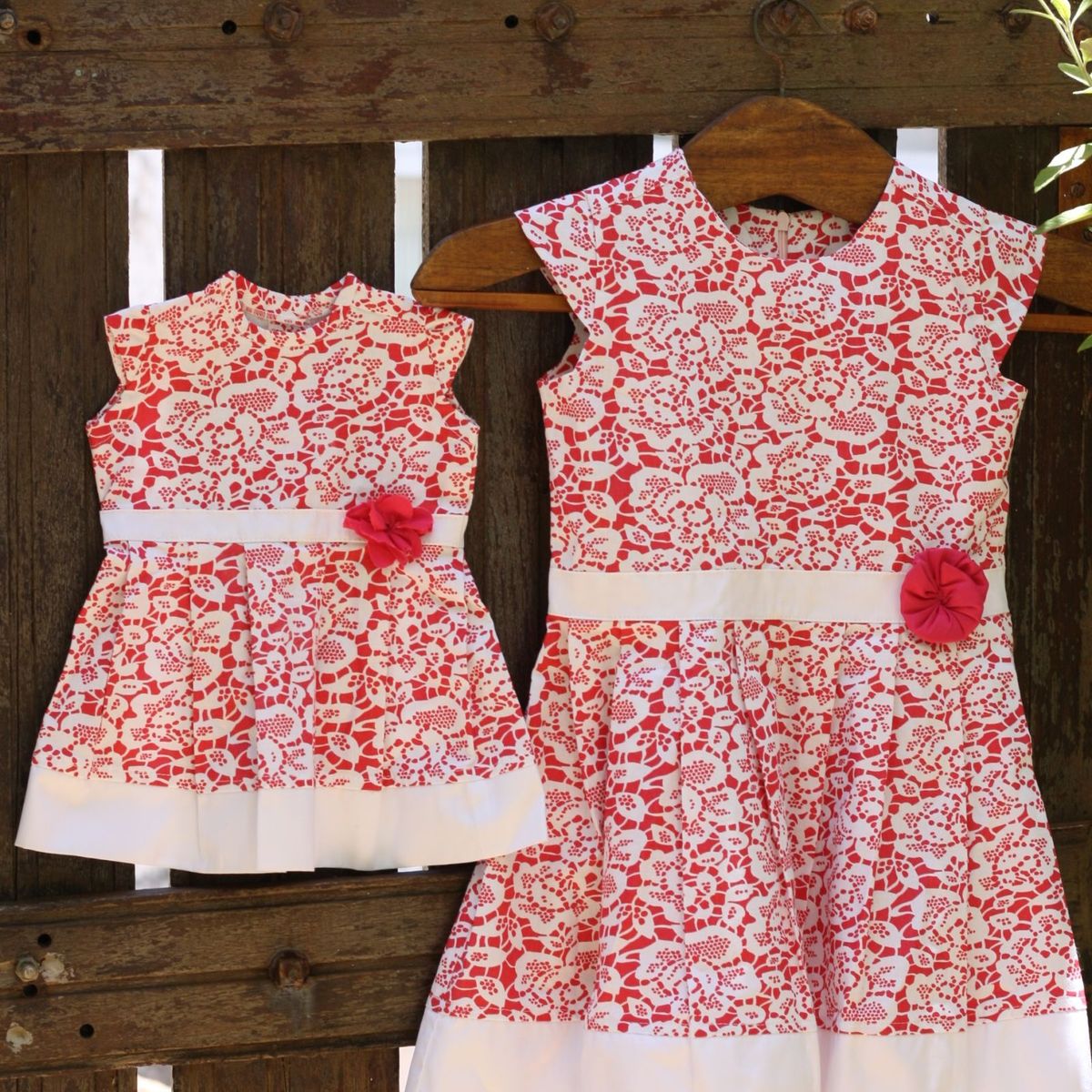 roupa tal filha tal boneca