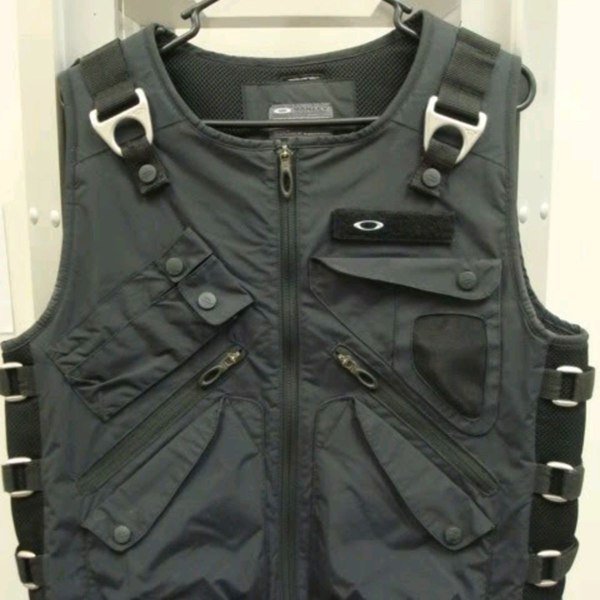 oakley ap vest