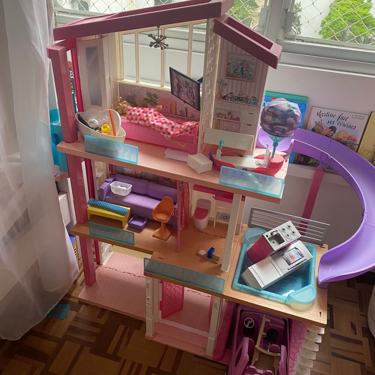 Casa dos sonhos da barbie com piscina e carro conversível