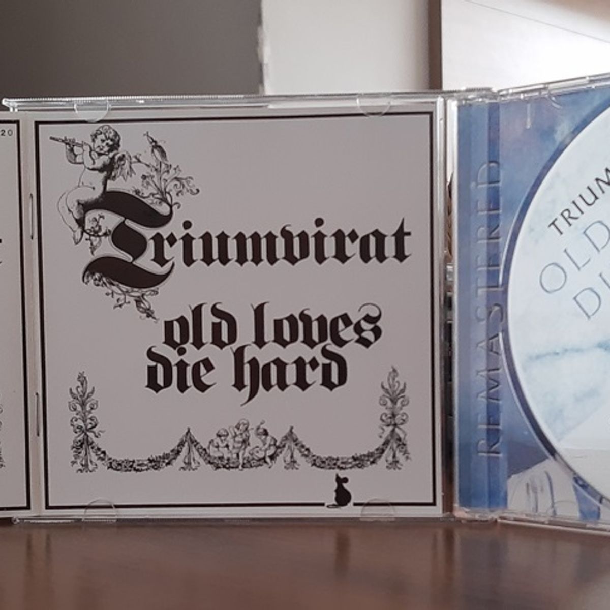 Triumvirat - Old Loves Die Hard (Cd) | Emi Usado 76310909