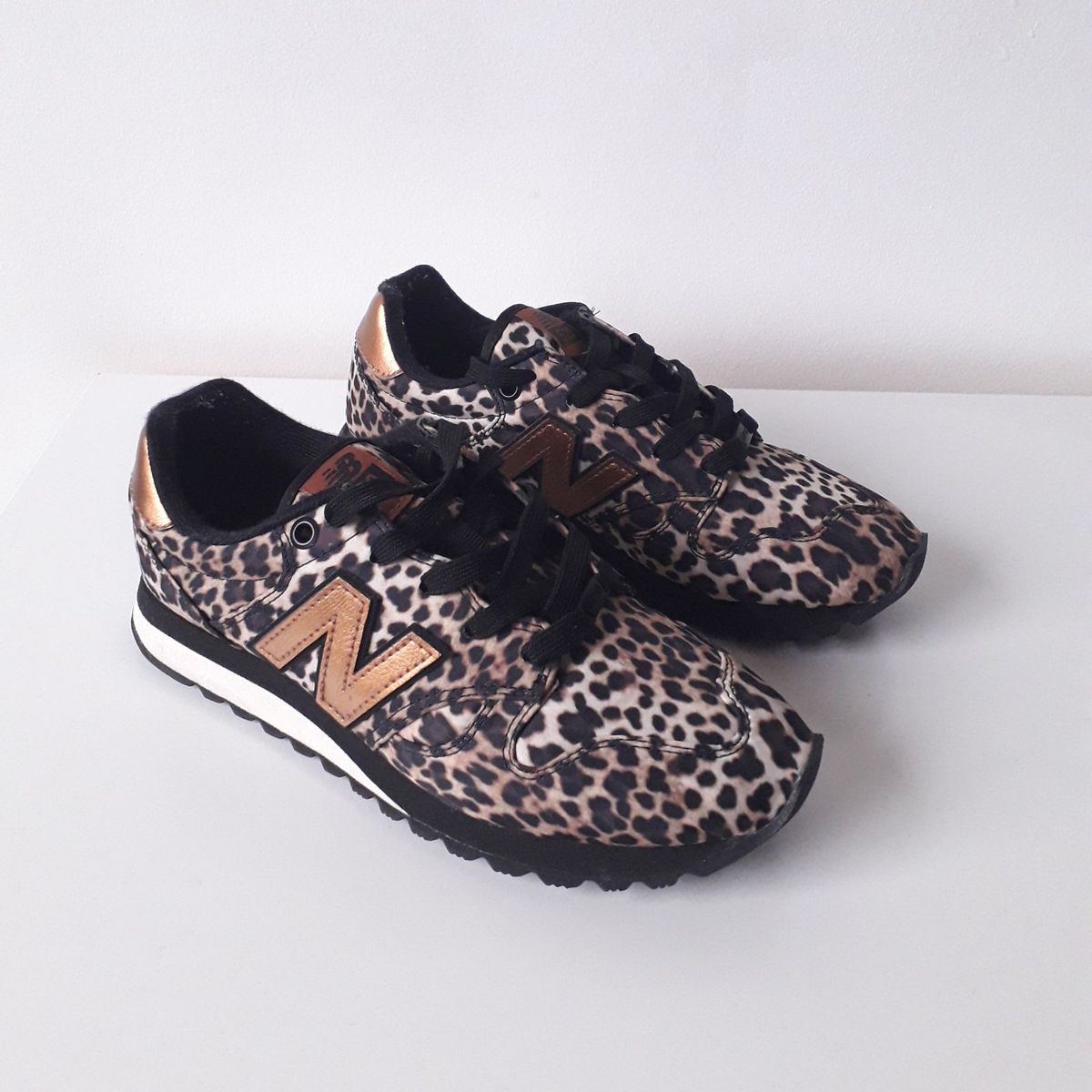 tenis new balance feminino oncinha