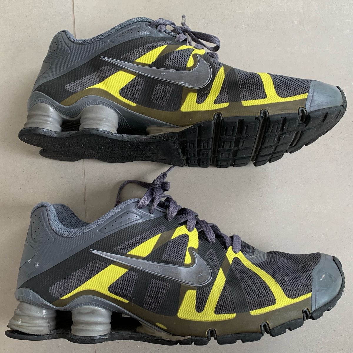 nike shox cinza e verde limao nike shox cinza e verde limao