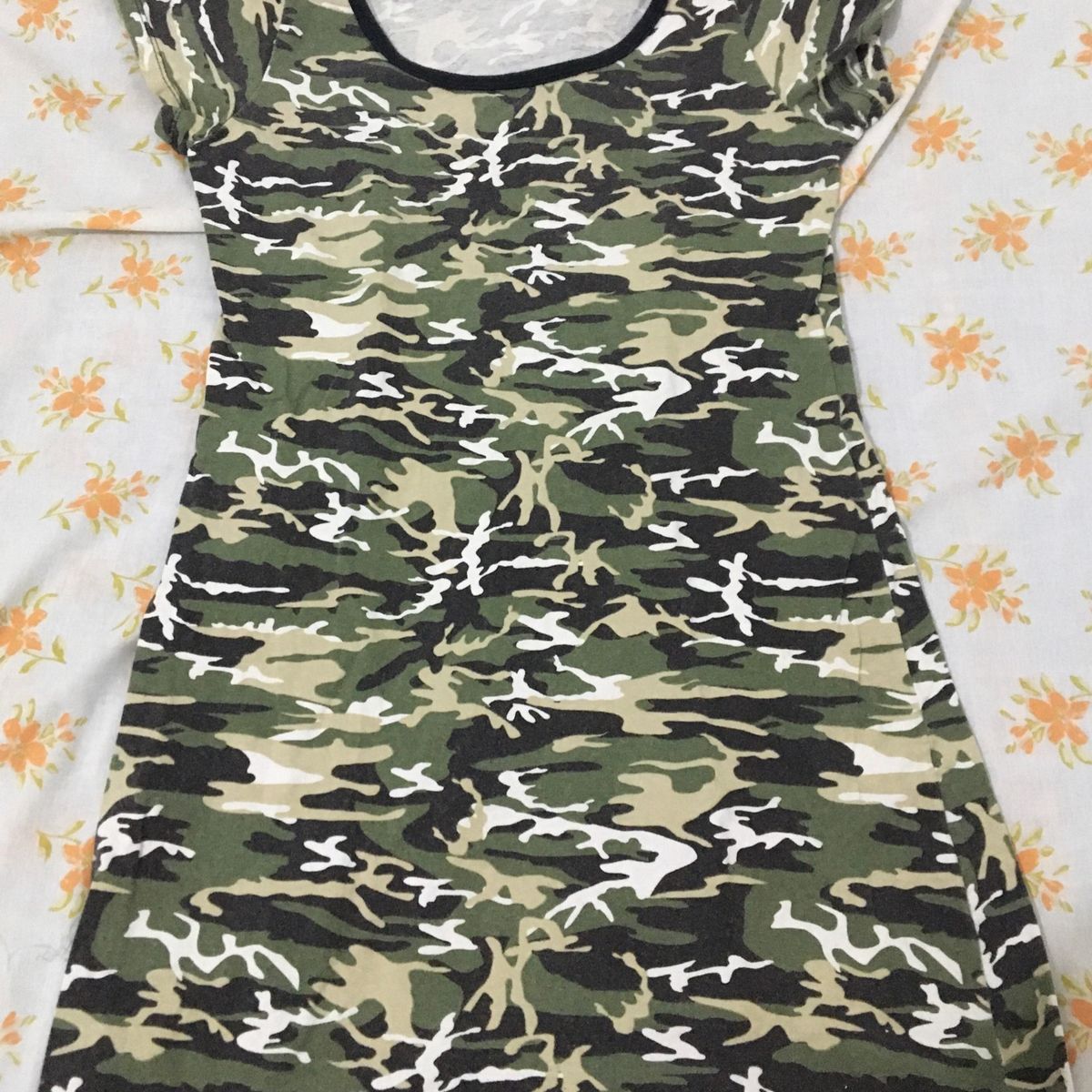 vestido camuflado exercito