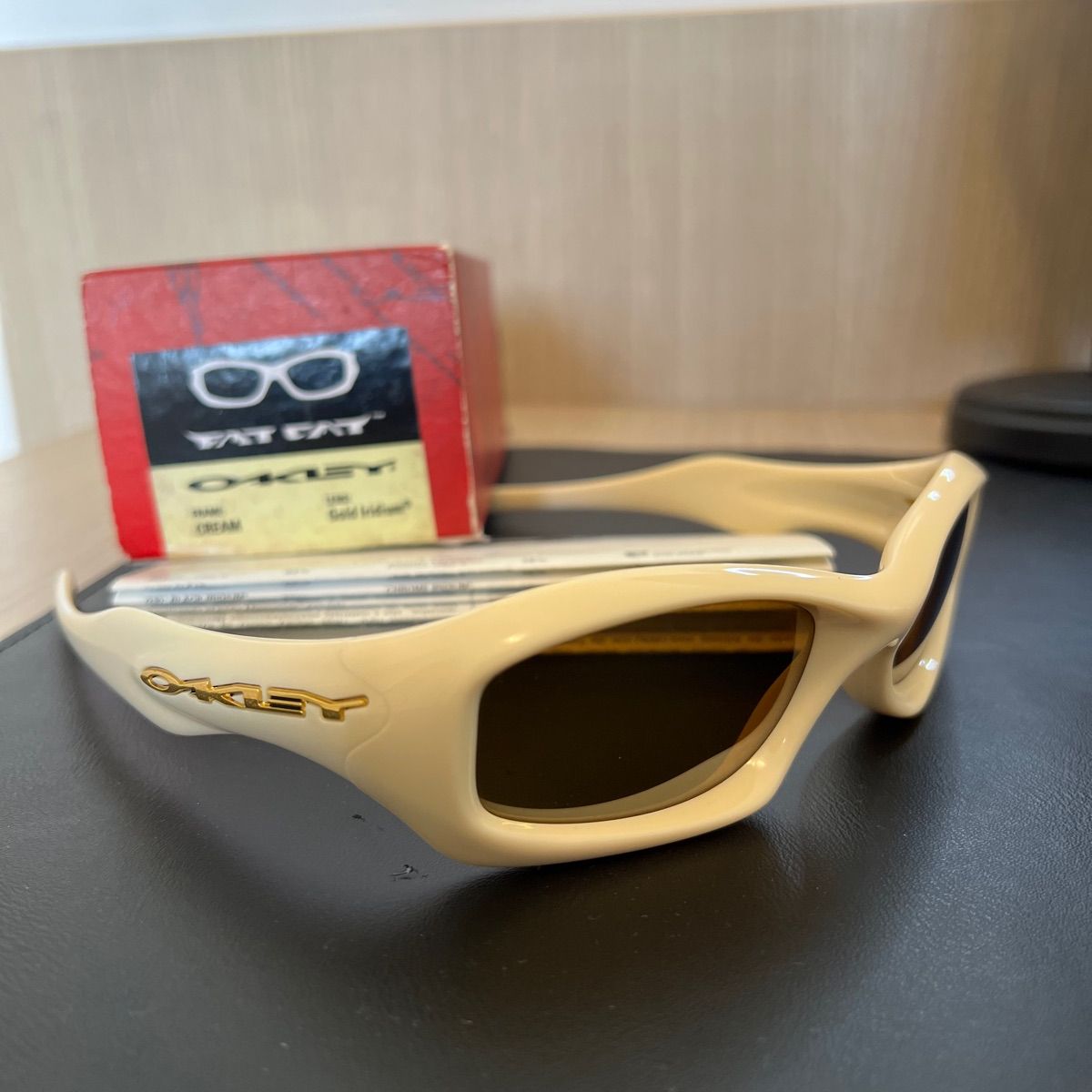 Oculos Oakley Fatcat Cream Gold Iridium Completa Oakley Usado 91972073 enjoei