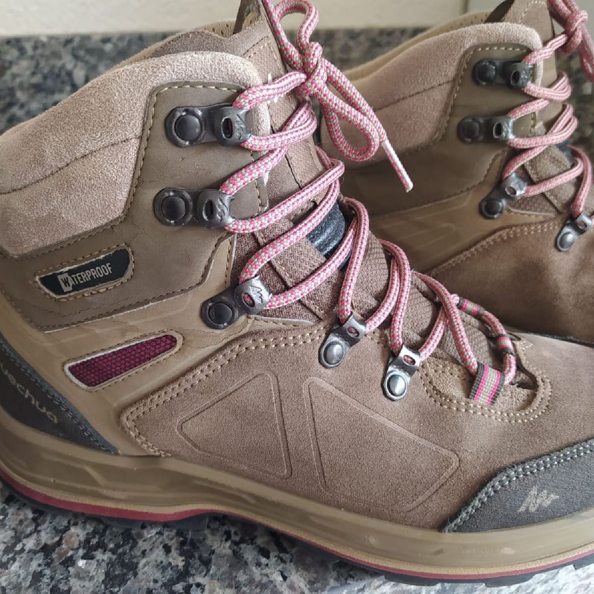 Bota trekking sale feminina quechua