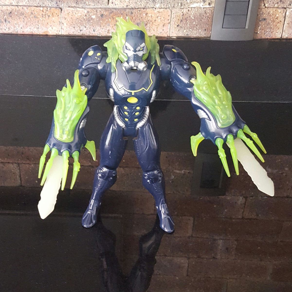 Bonecos max steel monstro, extra