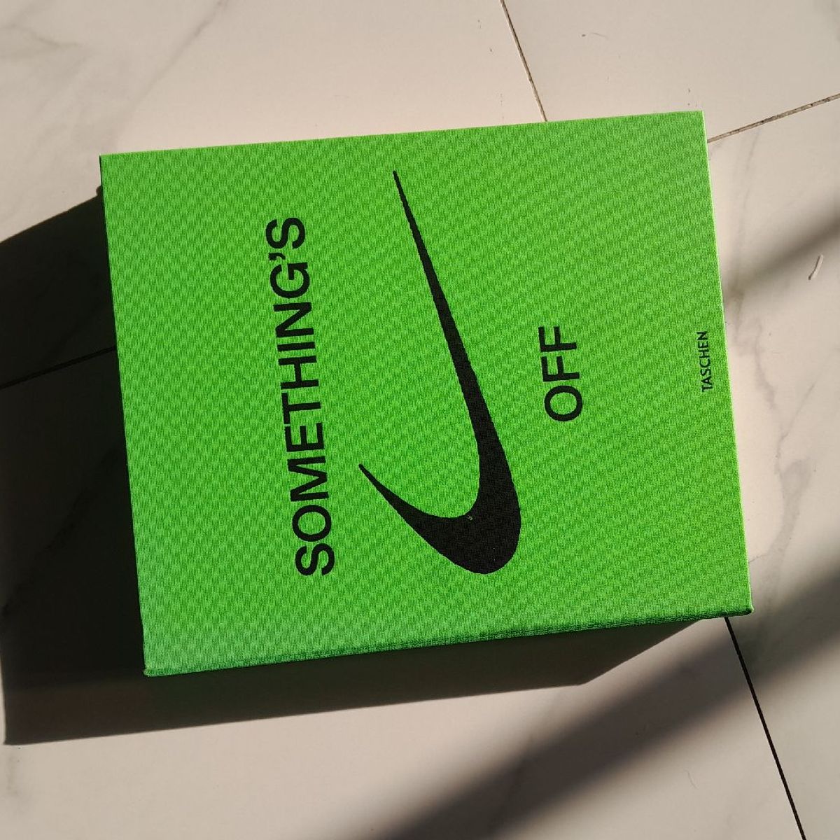 TASCHEN 洋書 SOMETHING'S by OFF