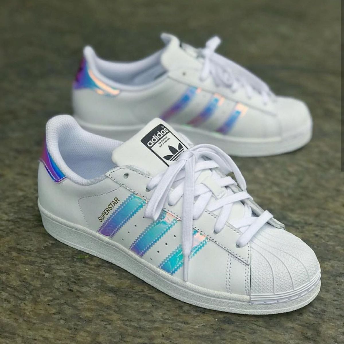 tenis adidas superstar furta cor