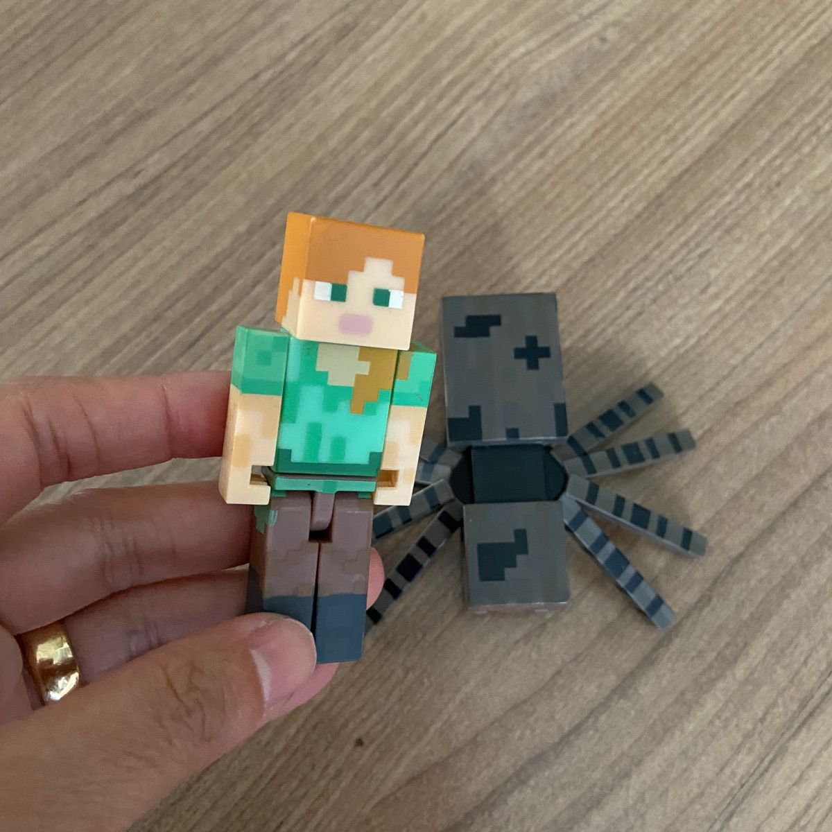 Bonecos Minecraft Aranha e Alex Original Jazwares