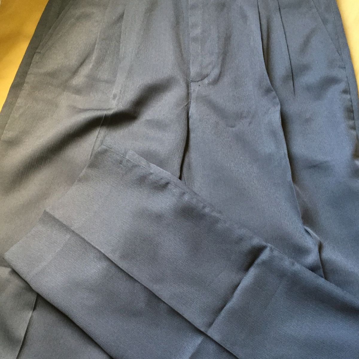 calça social cinza escuro