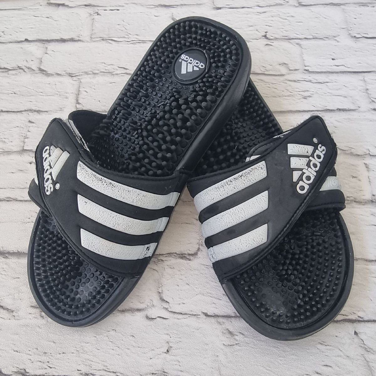 chinelo slide adidas