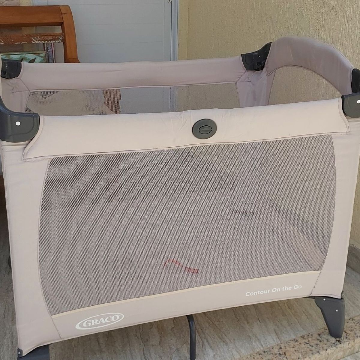 Graco contour on outlet the go travel cot