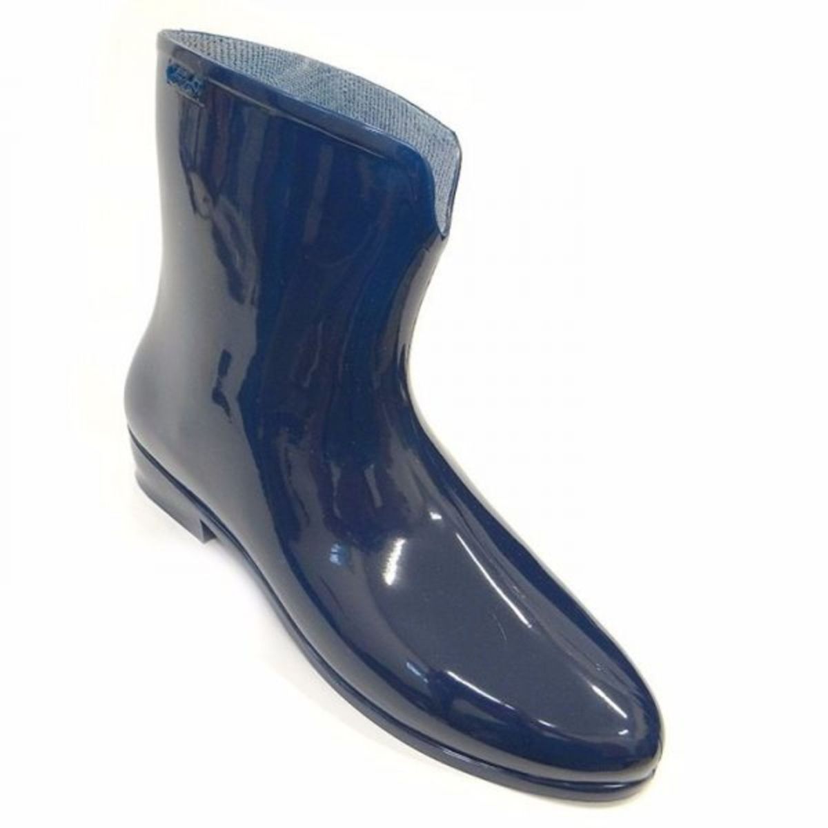 bota de limpeza feminina
