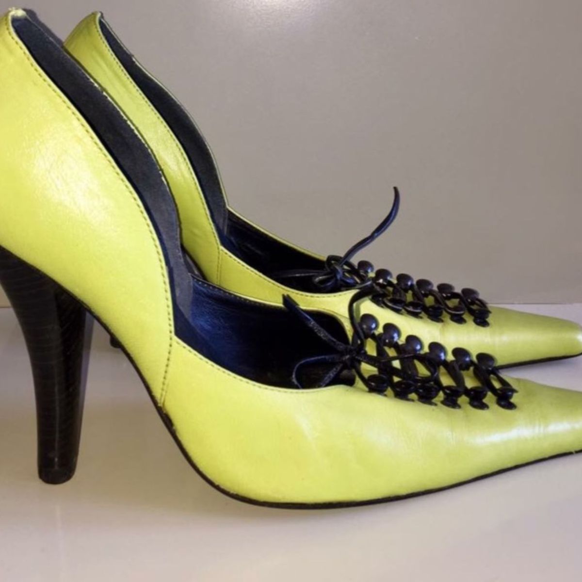 scarpin verde limão