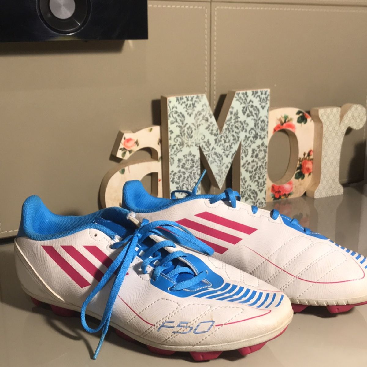 chuteira adidas rosa com azul