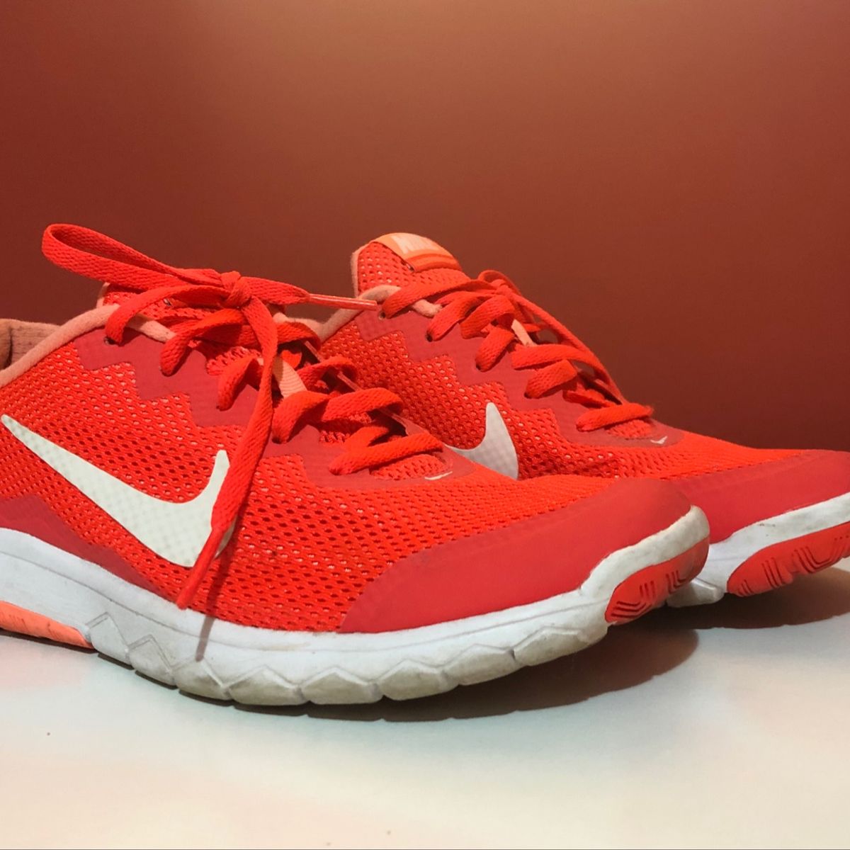 tenis nike feminino rosa fluorescente