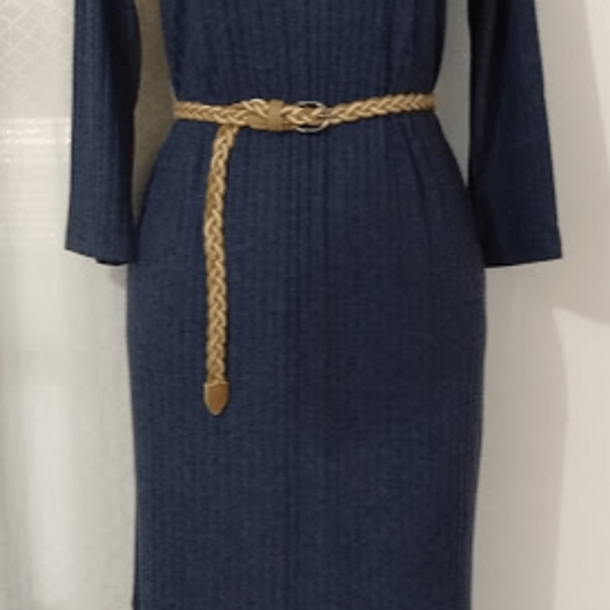 vestido midi aberto na lateral