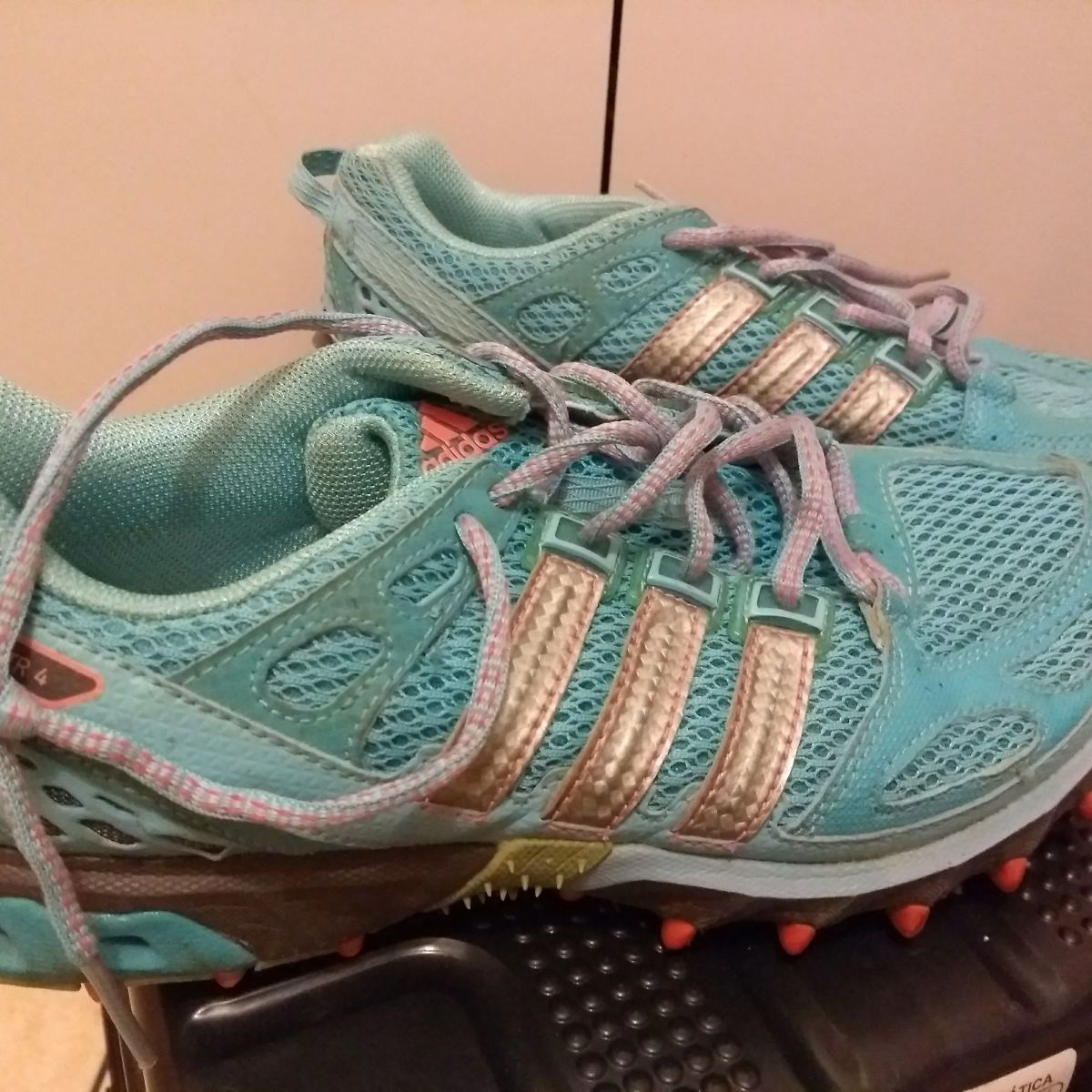 tenis adidas azul com laranja