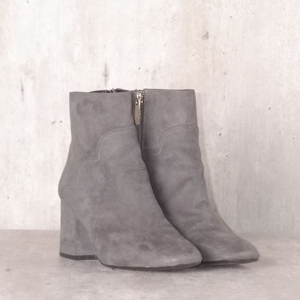 bota cinza cano curto