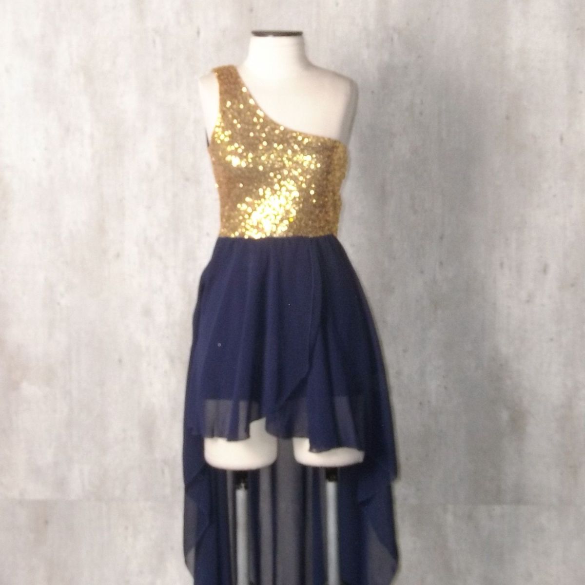vestido azul marinho com dourado