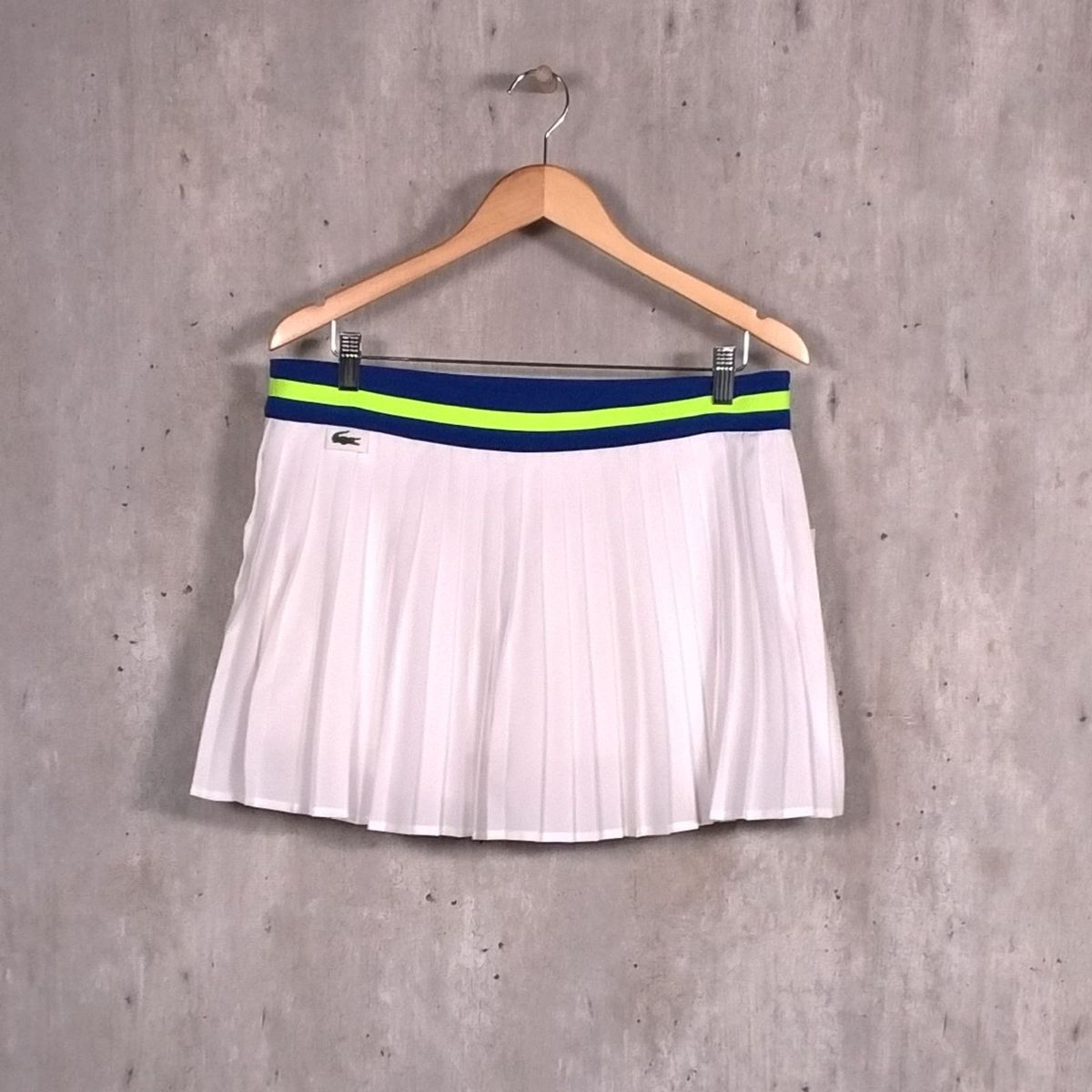 saia branca lacoste