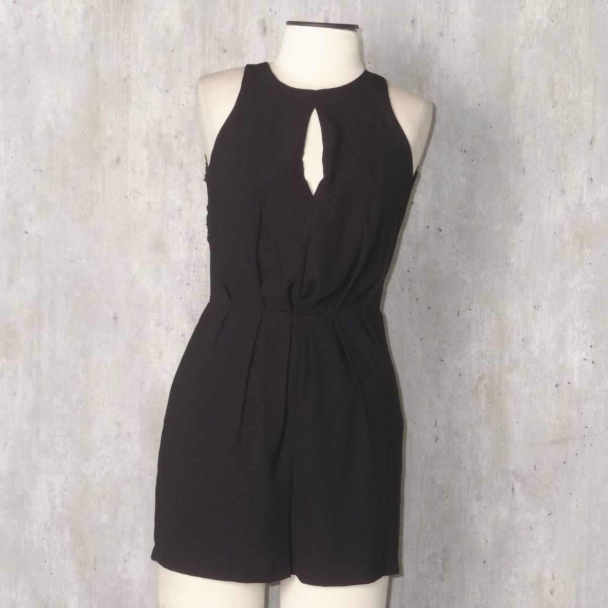 macacão preto curto jeans