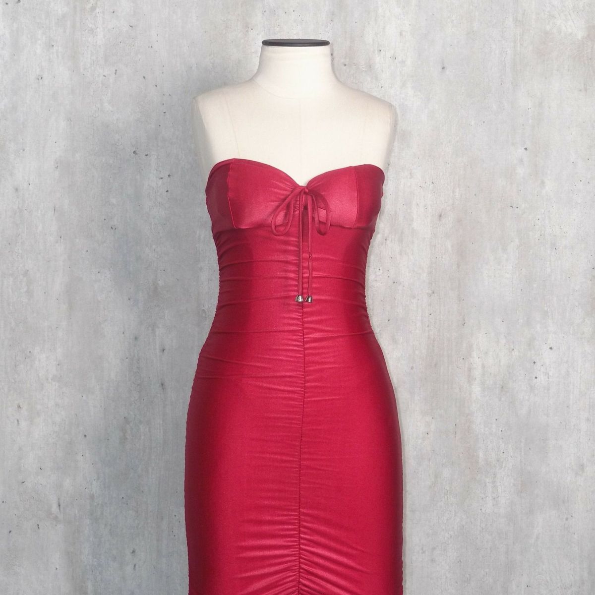 vestido tomara que caia colado