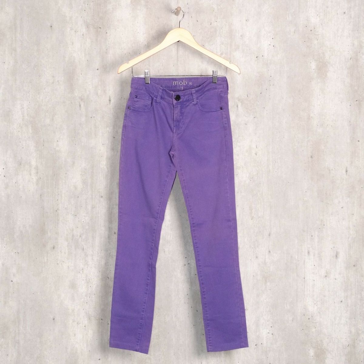 calça roxa feminina