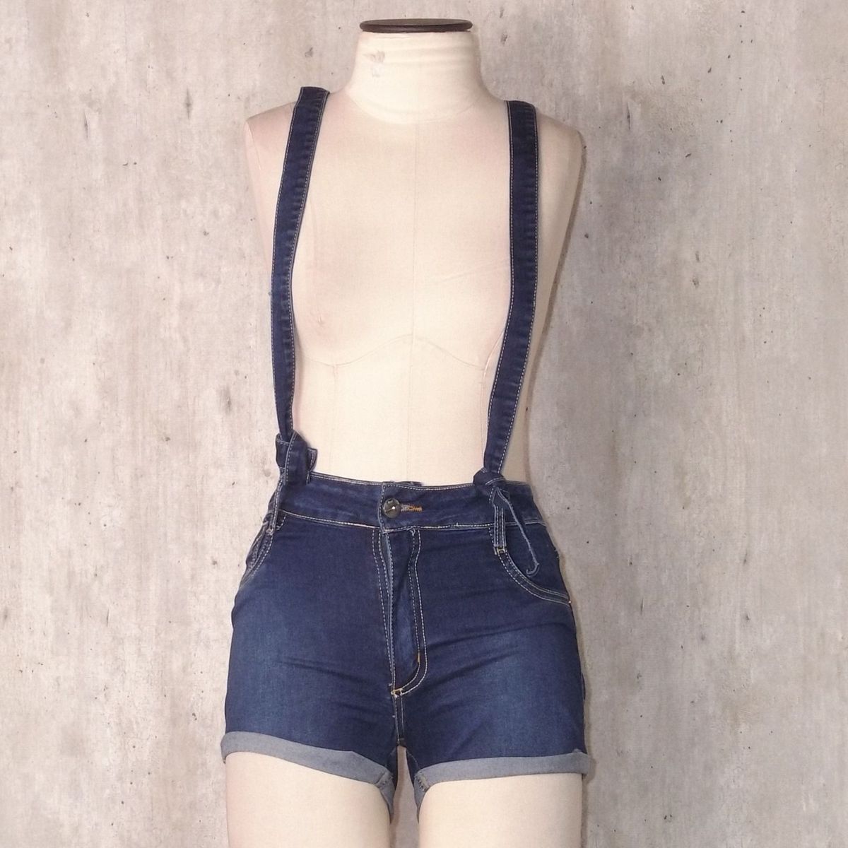 short jeans com alça