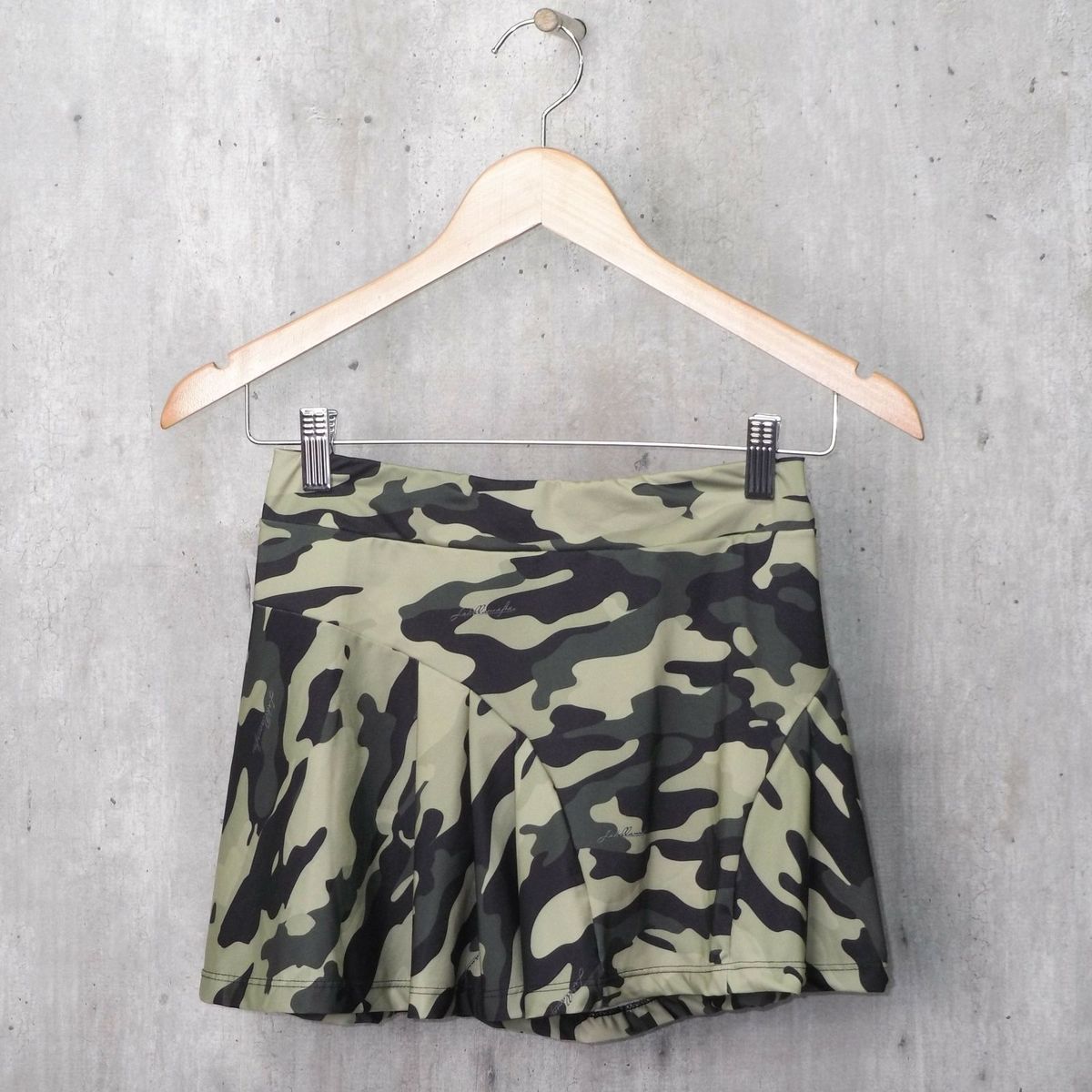 short saia camuflado