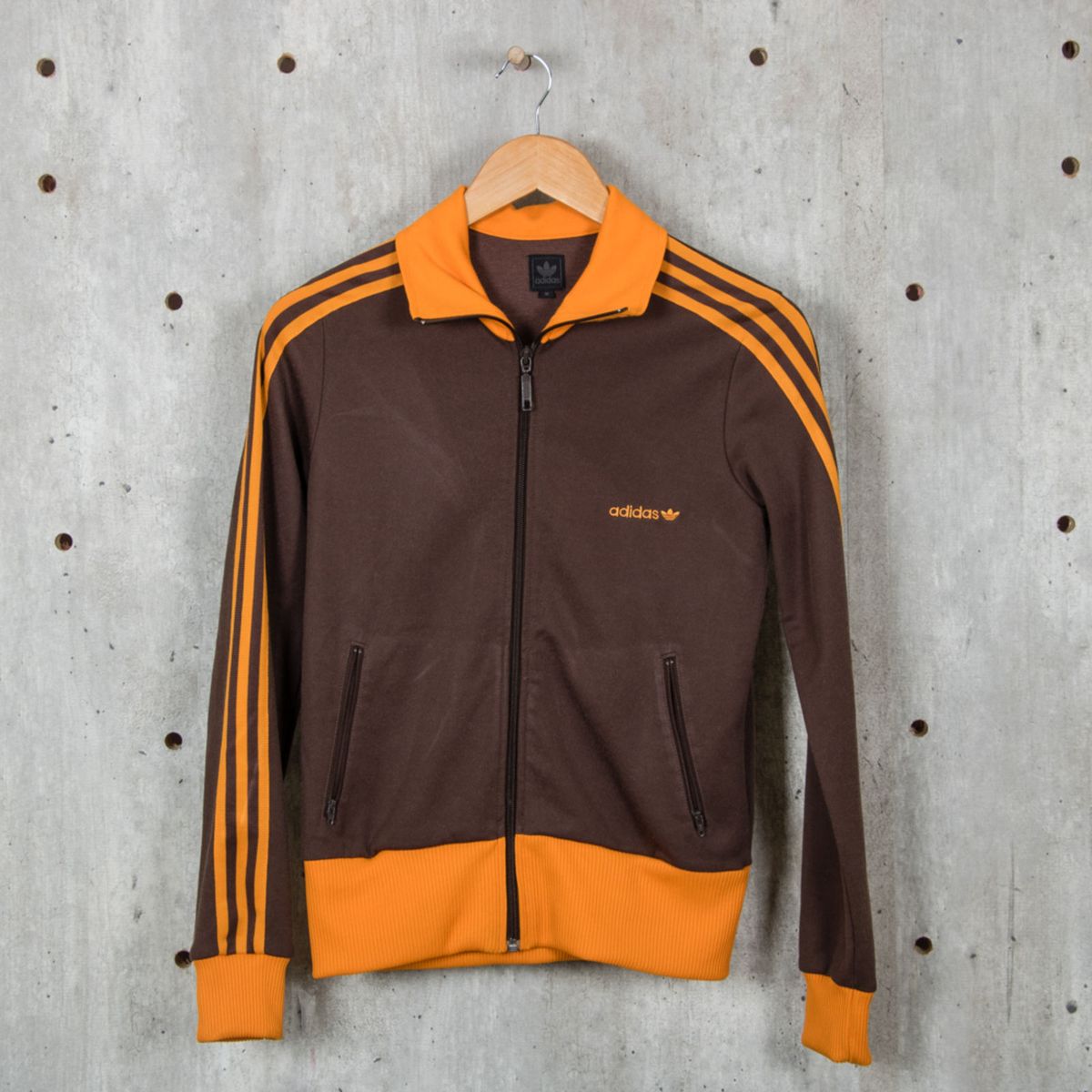 agasalho adidas marrom