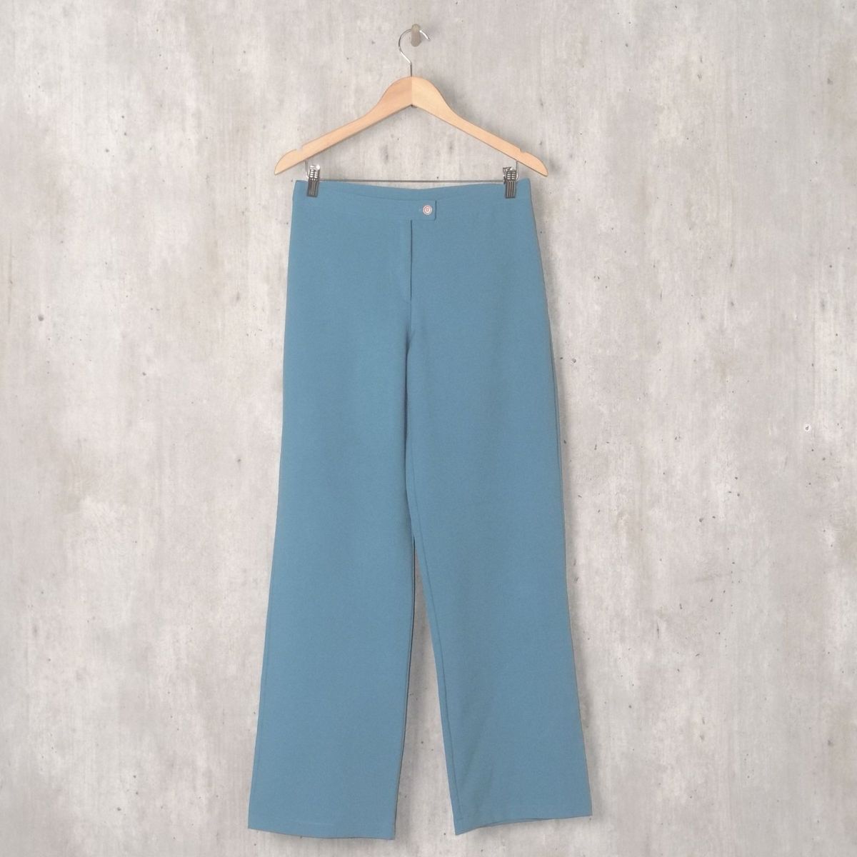 calça azul celeste