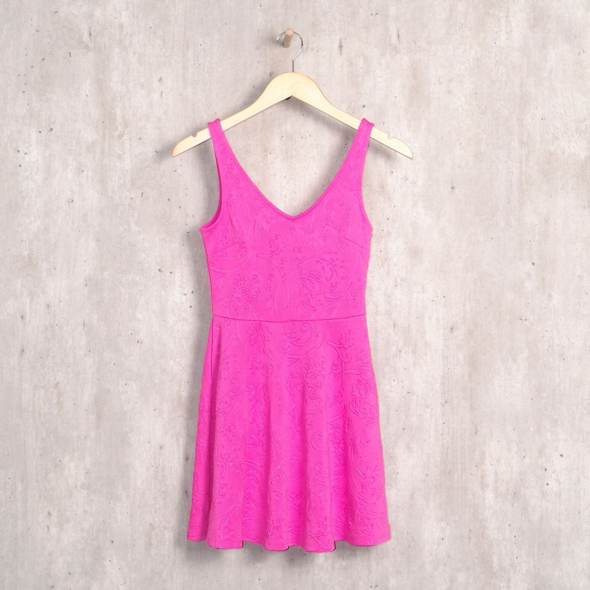 vestido rose curto rodado