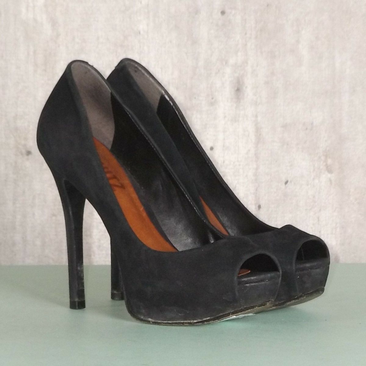 sapato preto peep toe