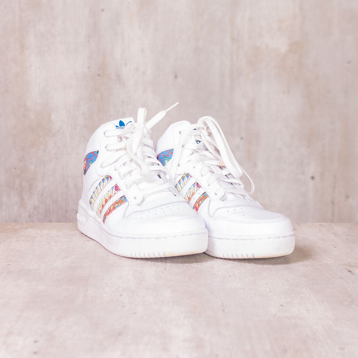 tênis adidas cano alto feminino