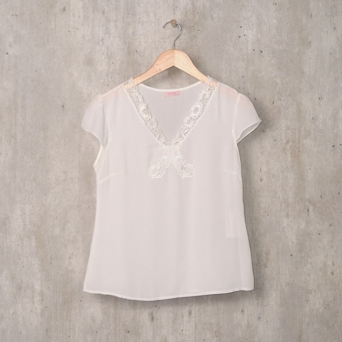 blusa branca curta