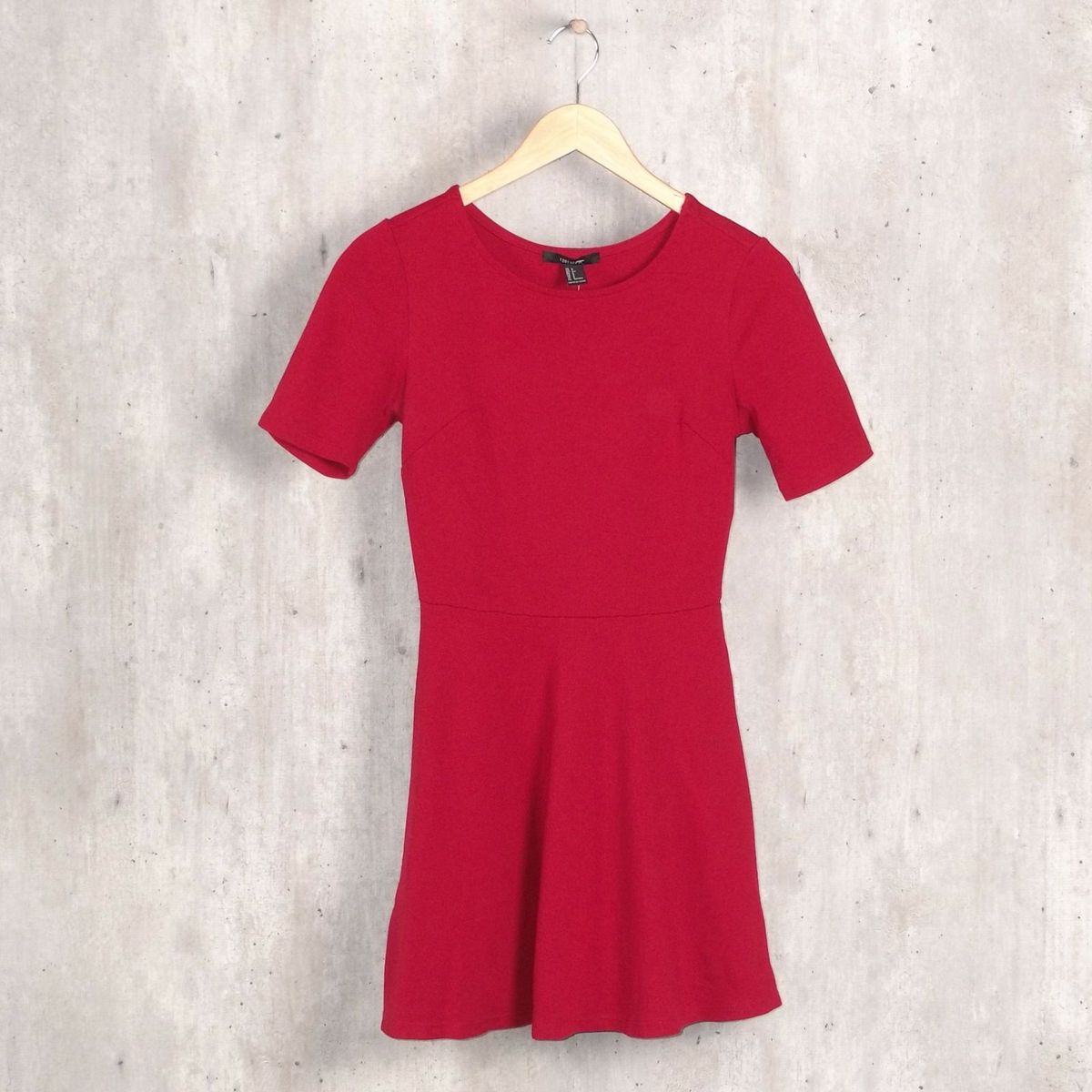 vestido rodado acinturado vermelho
