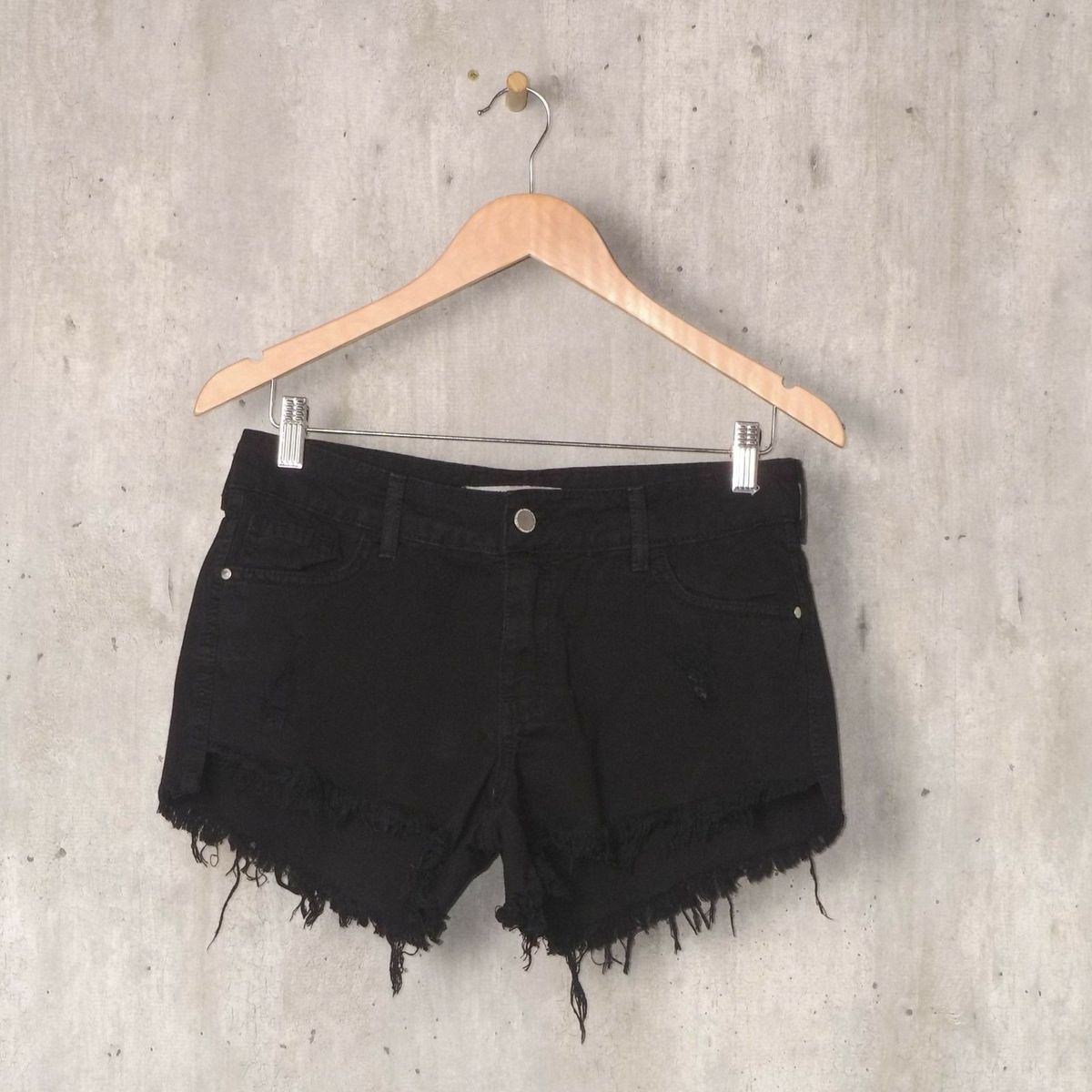 short preto desfiado cintura alta