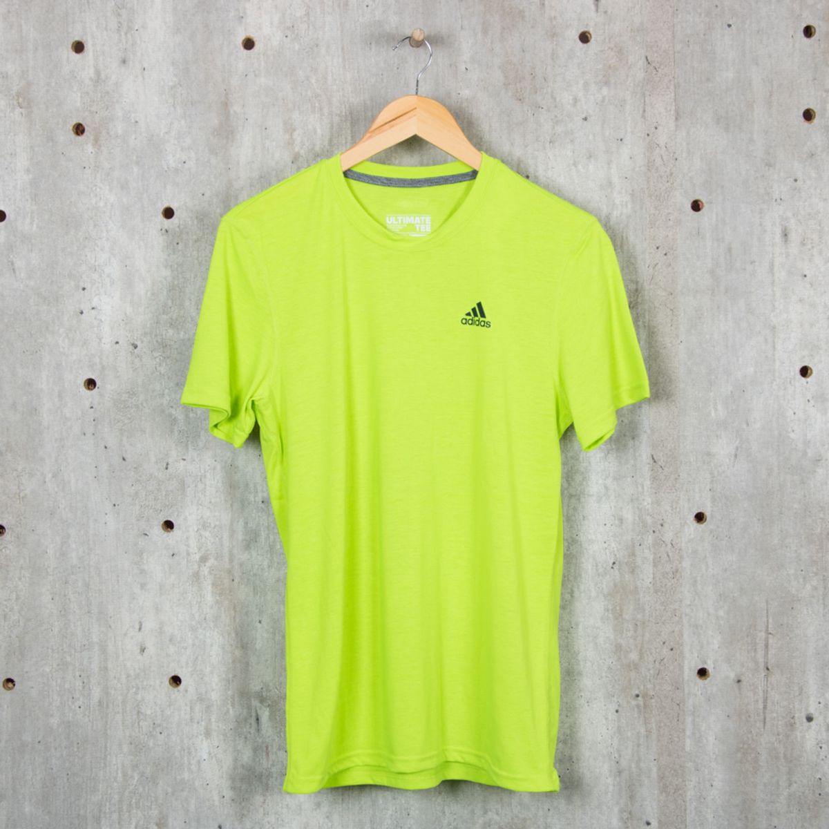 camiseta adidas neon