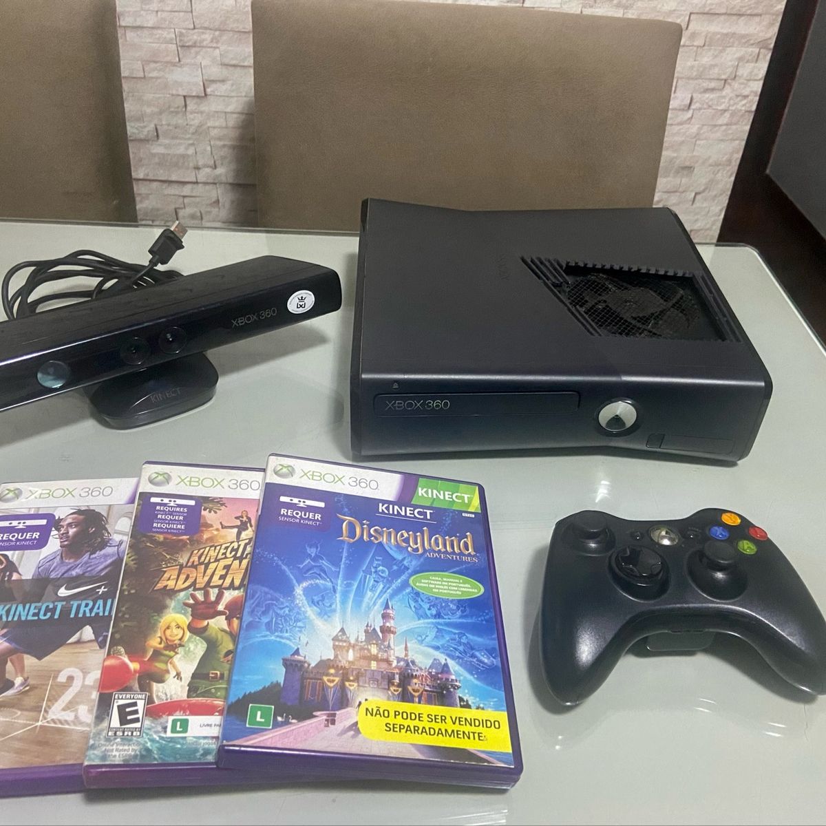 Console Xbox 360 Slim 4GB + 2 Controles + kinect e 3 jogos em Promoção na  Americanas