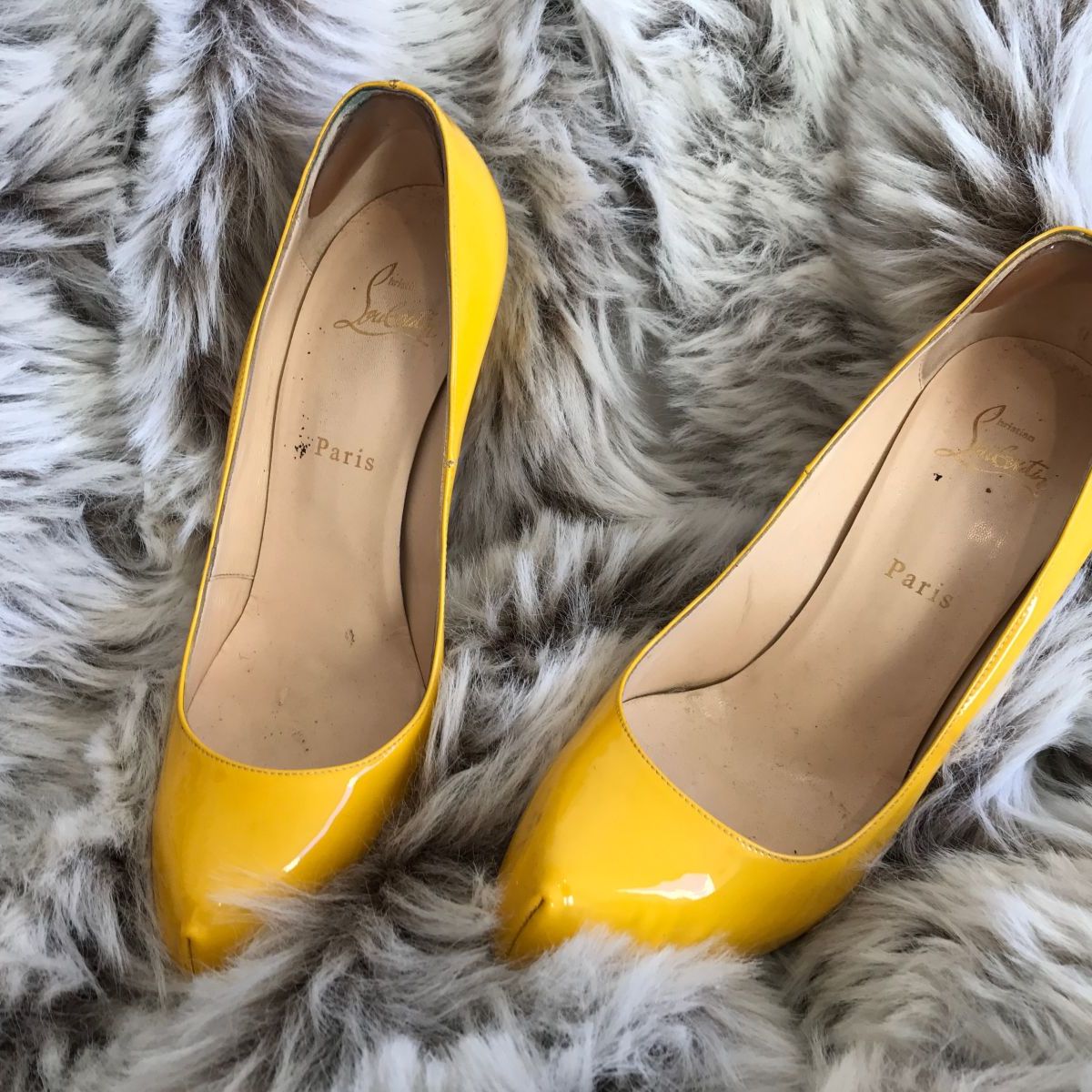 scarpin louboutin falso