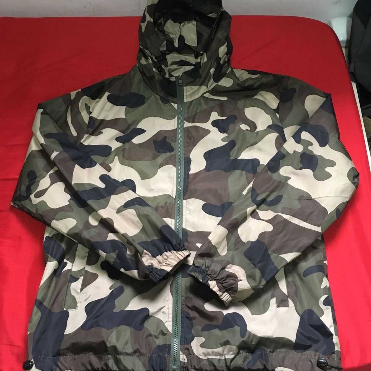 jaqueta corta vento adidas camuflada