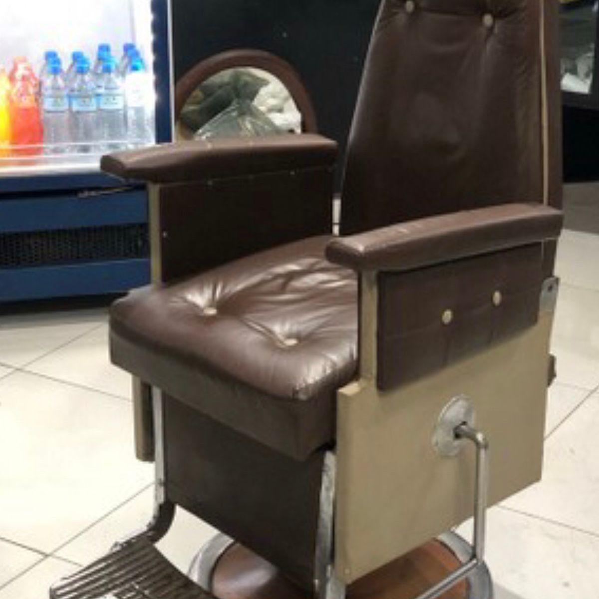 Barbearia Diniz - Cadeiras Ferrante usada já por mais de