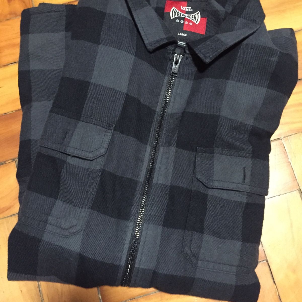 camisa vans x independent