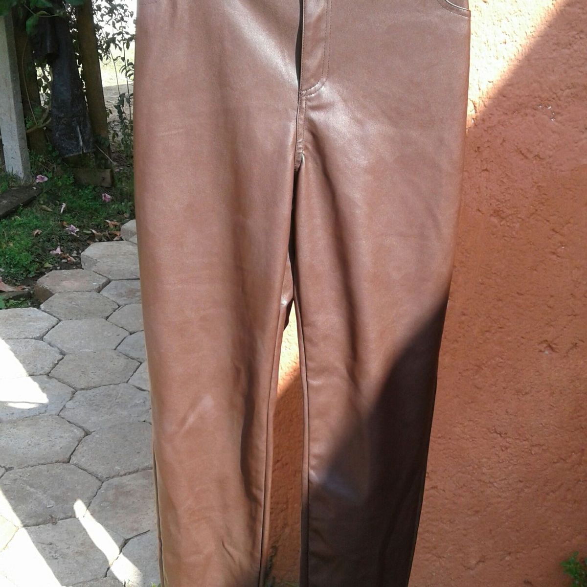 calça de couro sintetico feminina renner