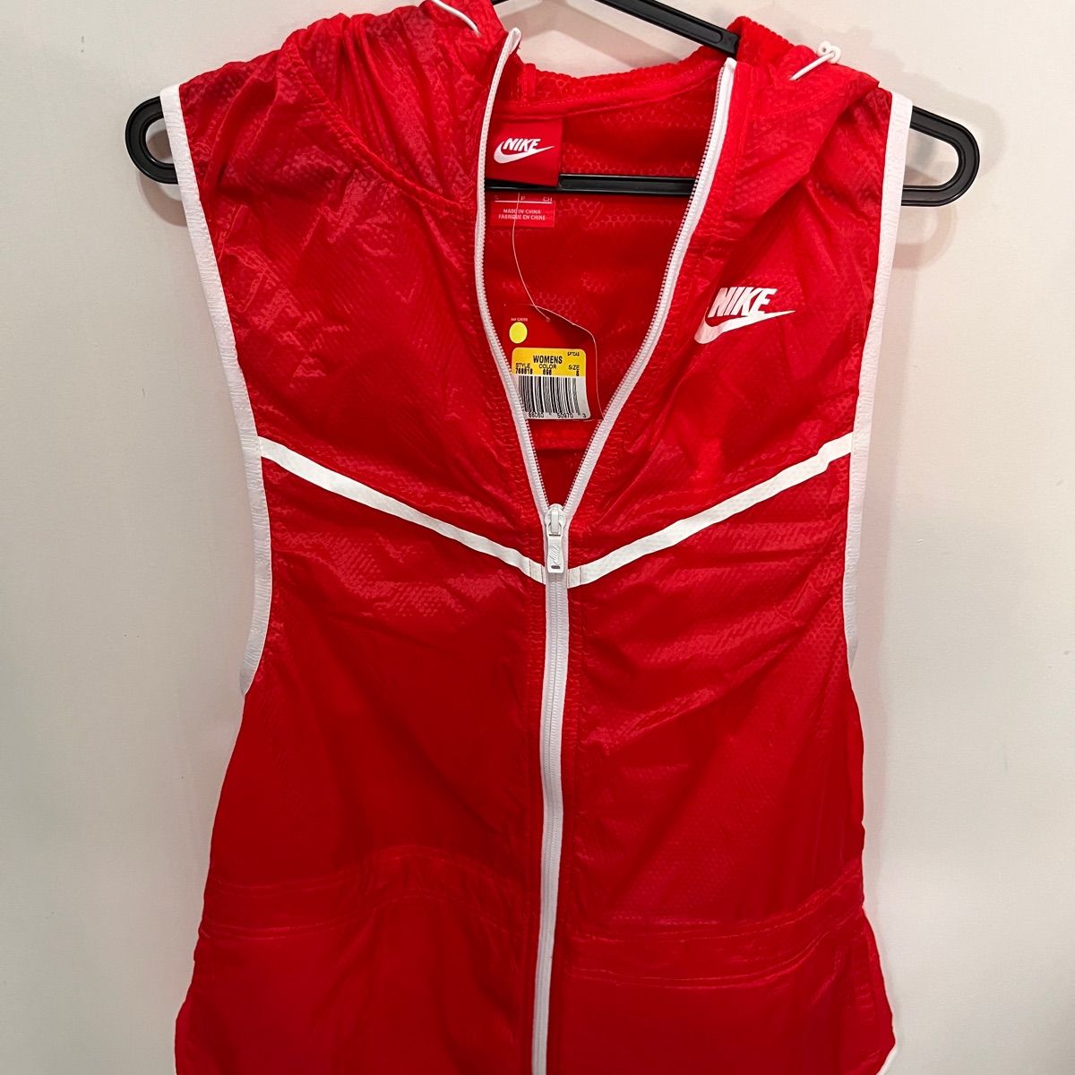 Red store nike vest